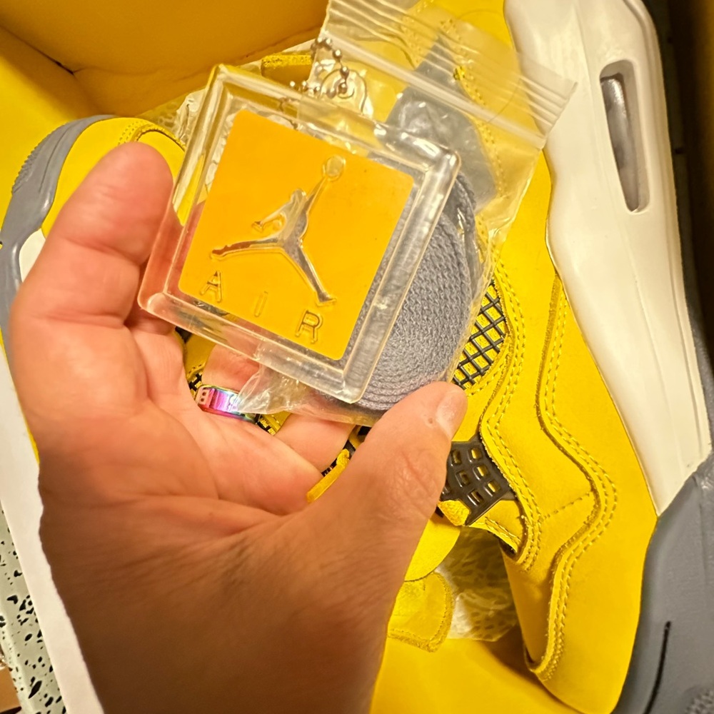 Air Jordan 4 Retro Yellow Sneakers